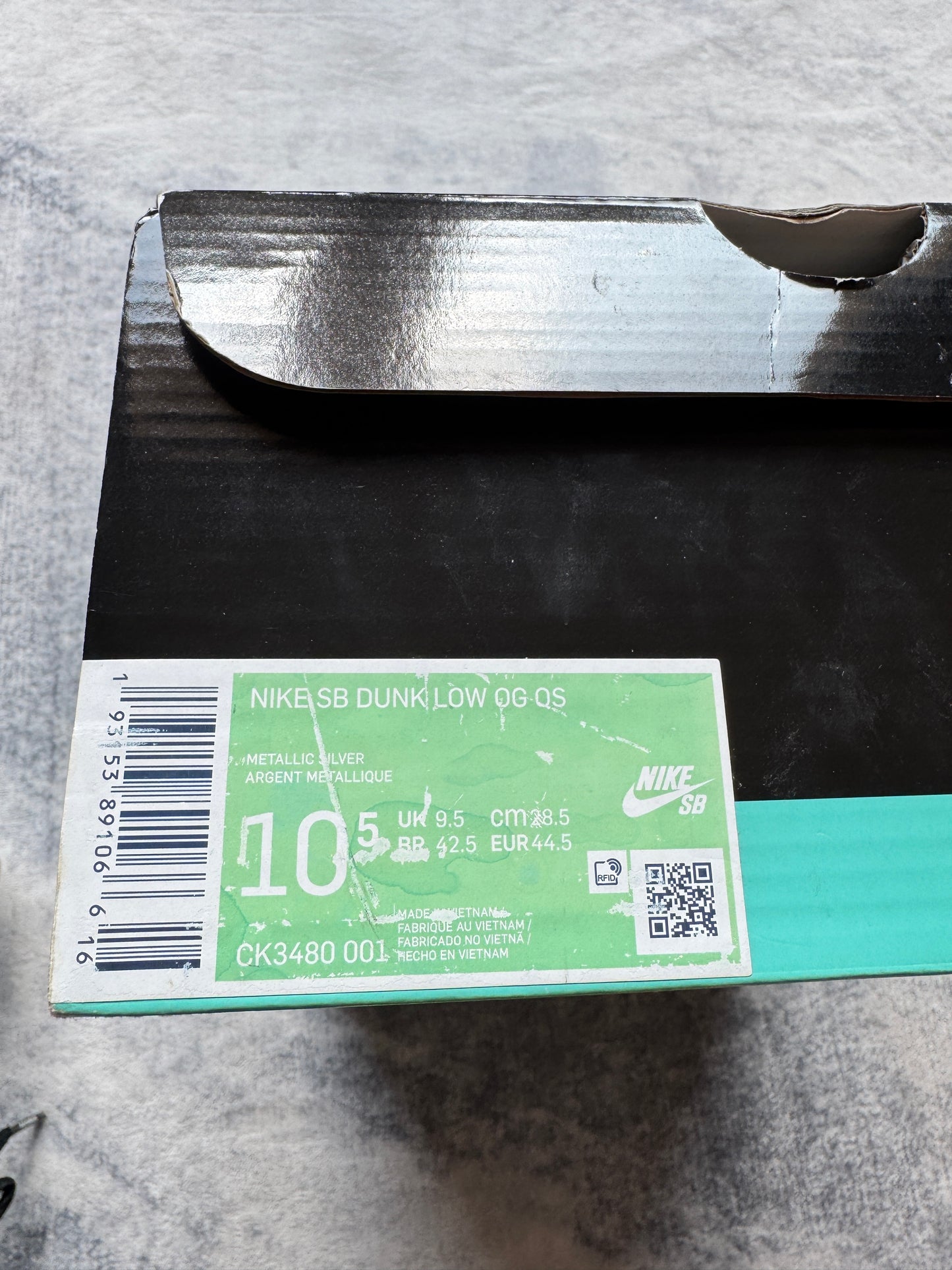 Nike Dunk SB Supreme Silver