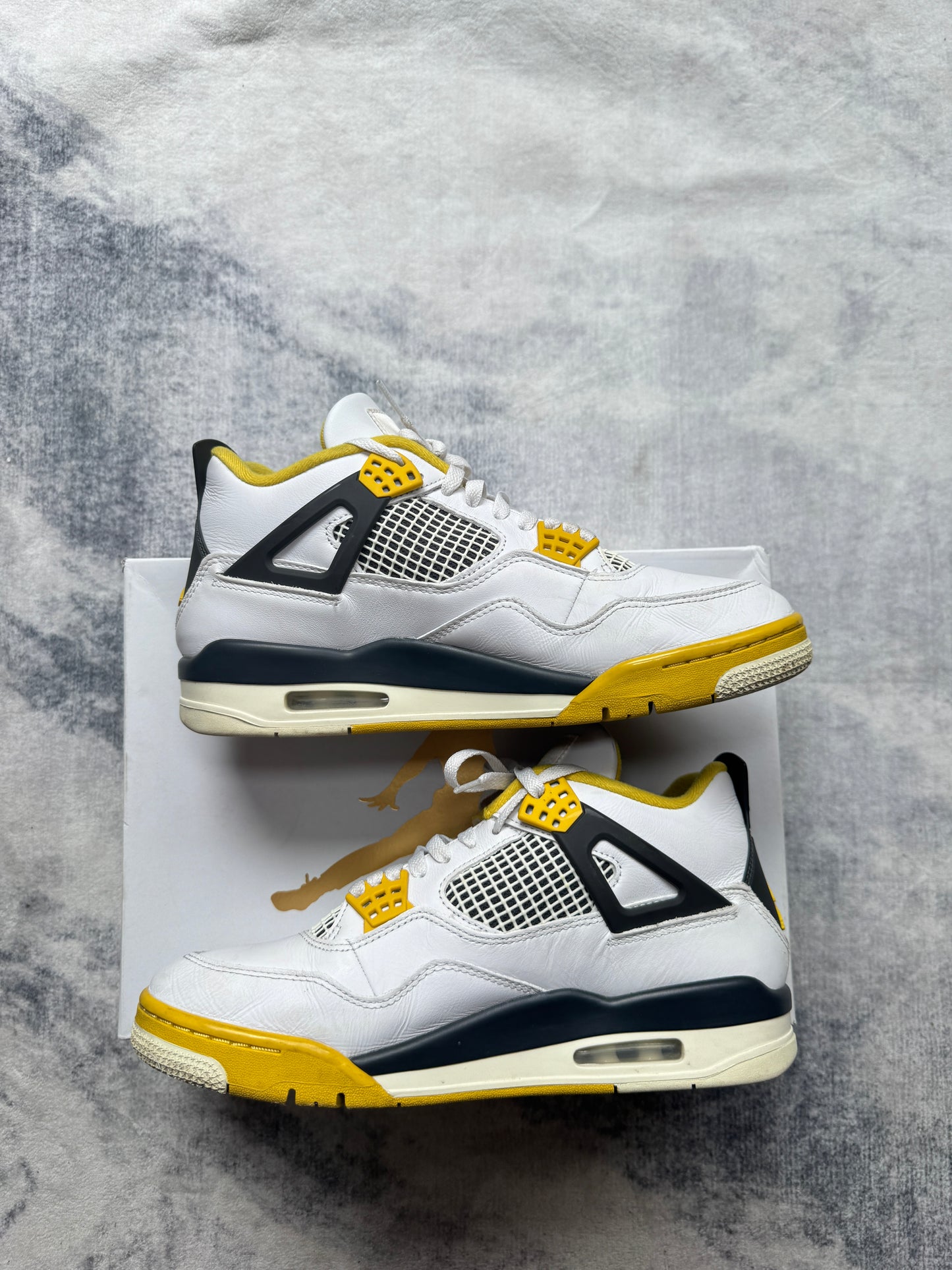 Jordan 4 Vivid Sulfur