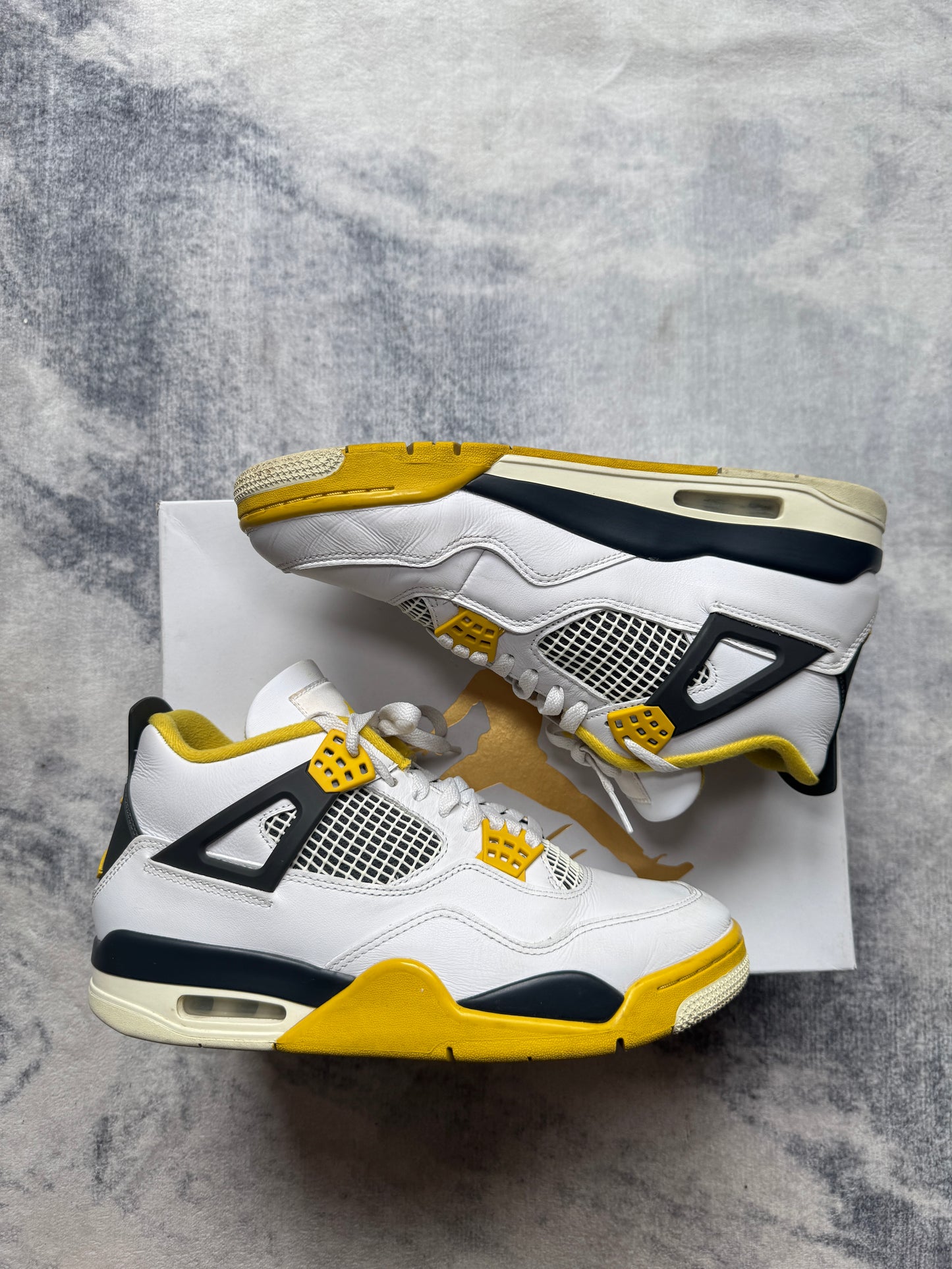 Jordan 4 Vivid Sulfur