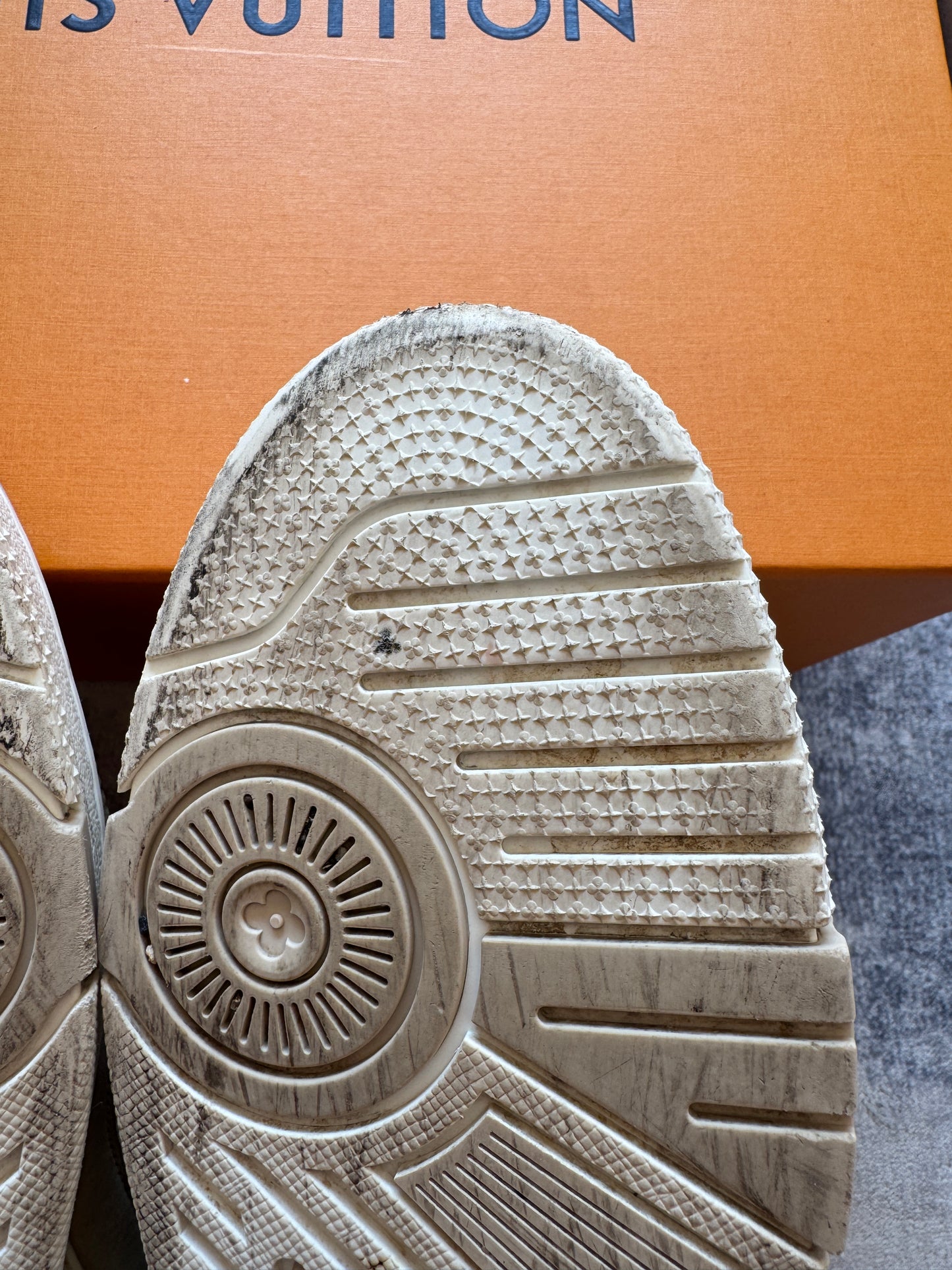 Louis Vuitton Skate Beige