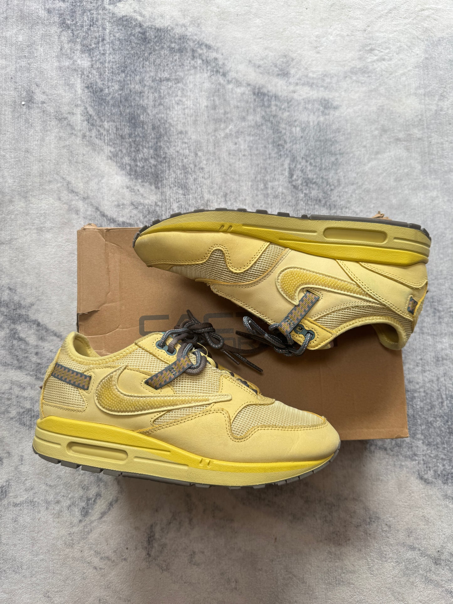 Nike Air Max Travis Scott Saturn Gold