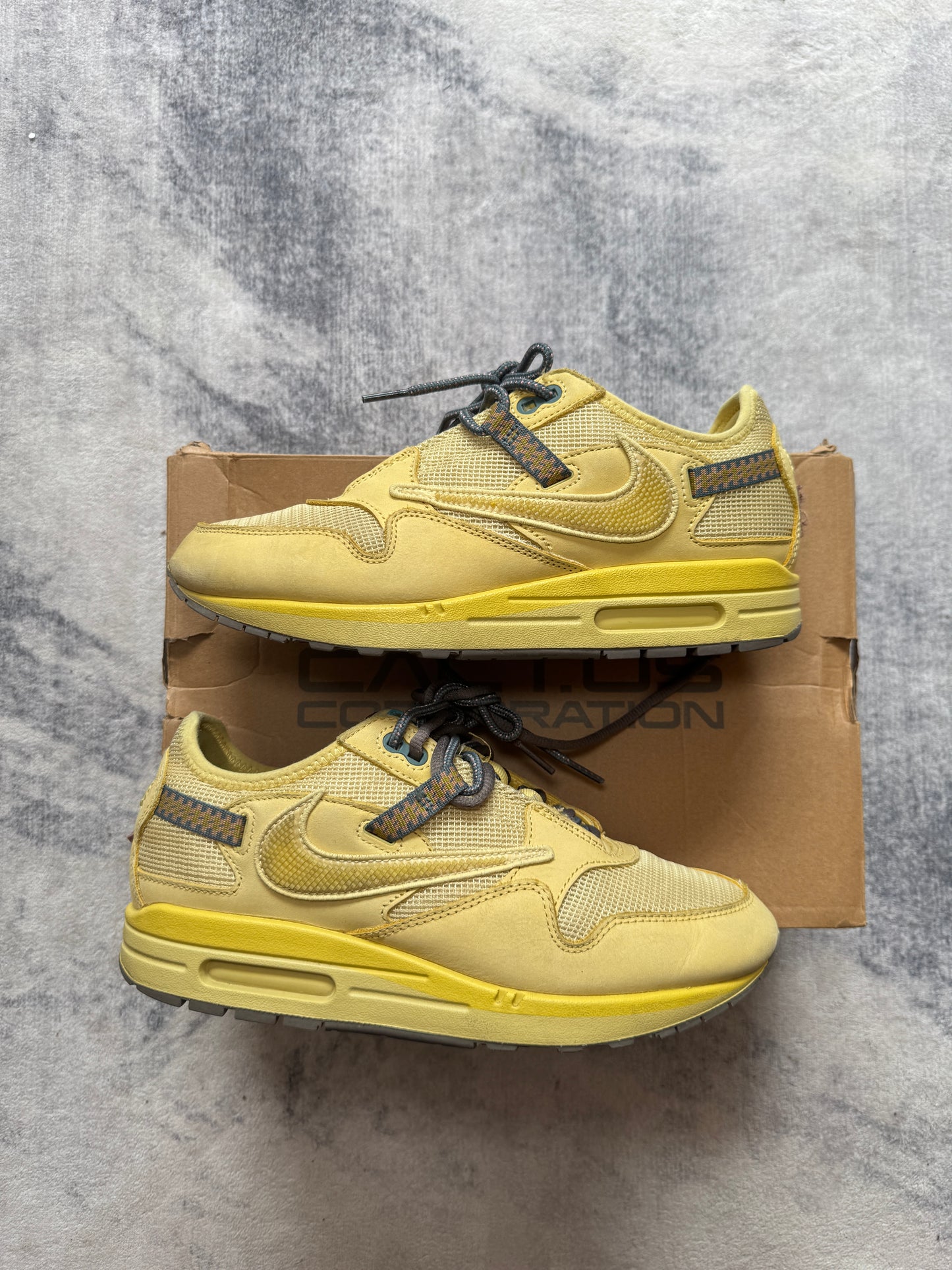 Nike Air Max Travis Scott Saturn Gold