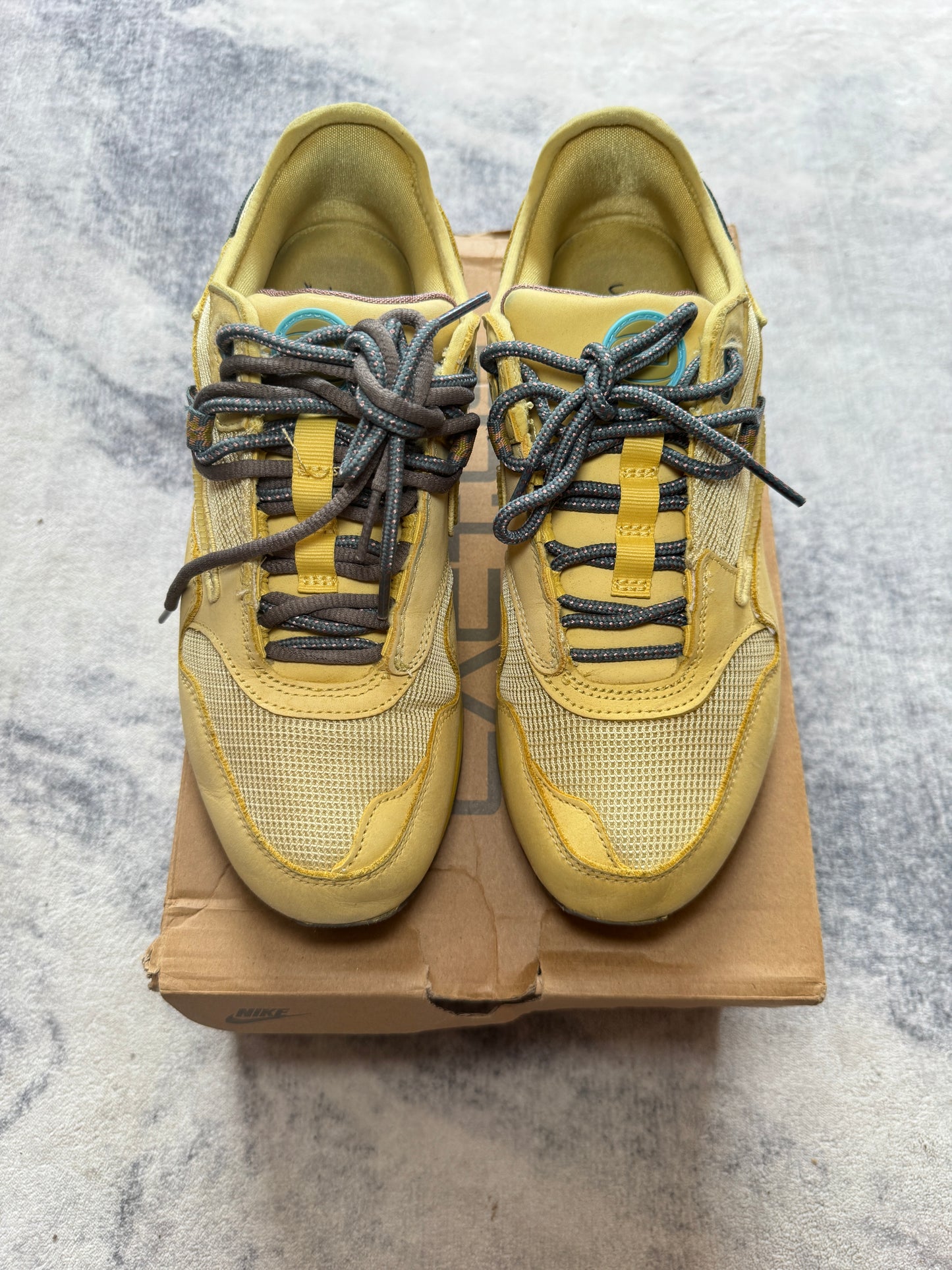 Nike Air Max Travis Scott Saturn Gold