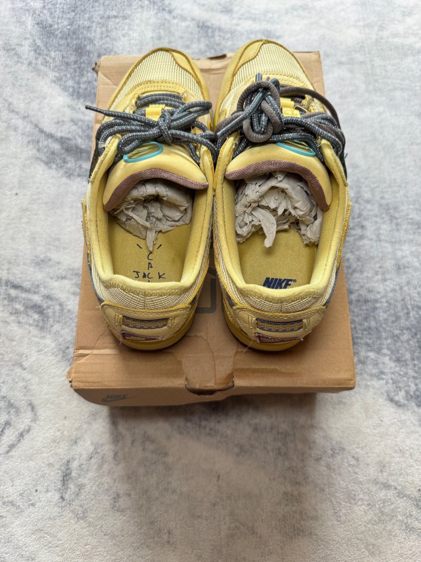 Nike Air Max Travis Scott Saturn Gold