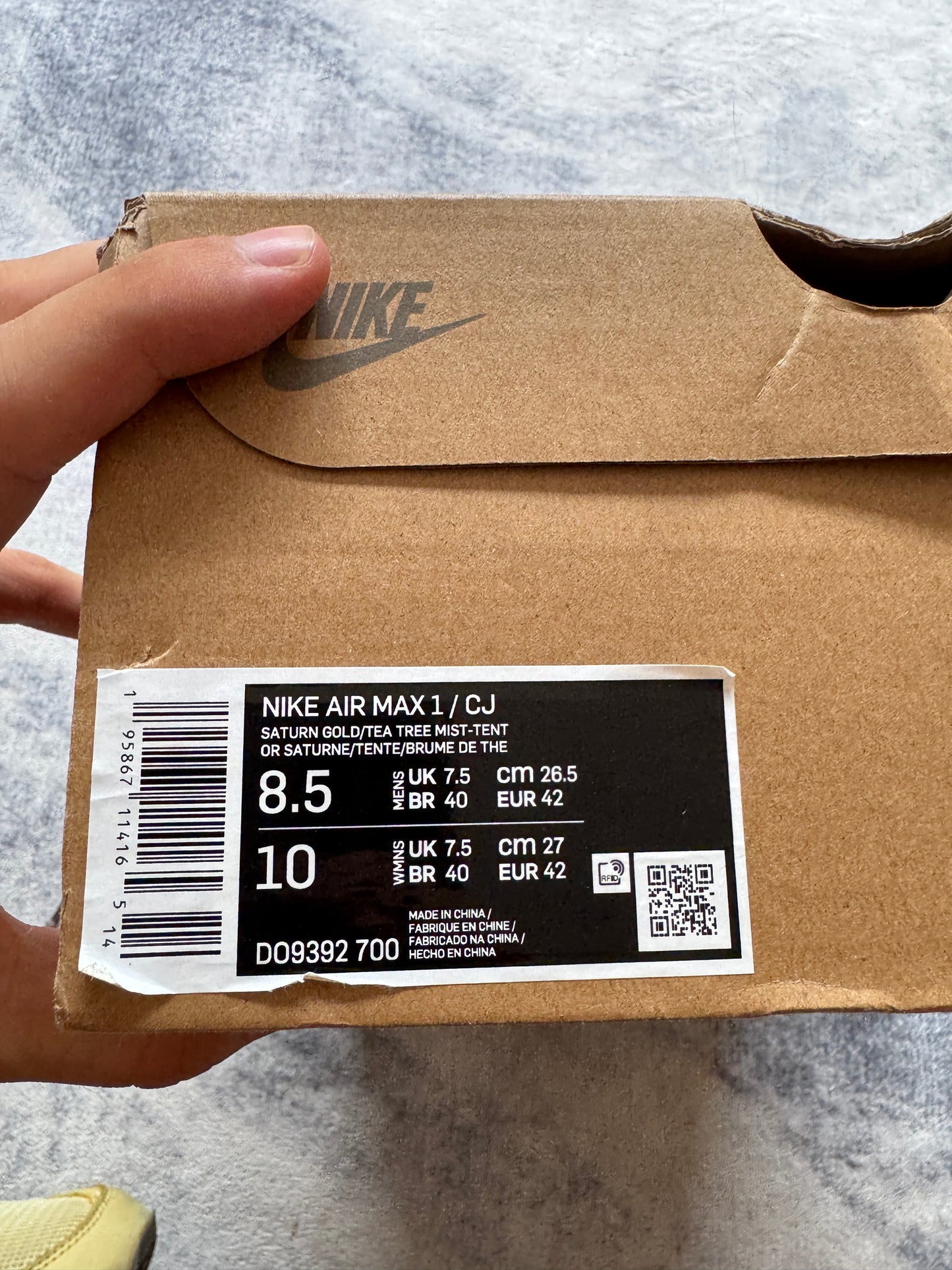 Nike Air Max Travis Scott Saturn Gold