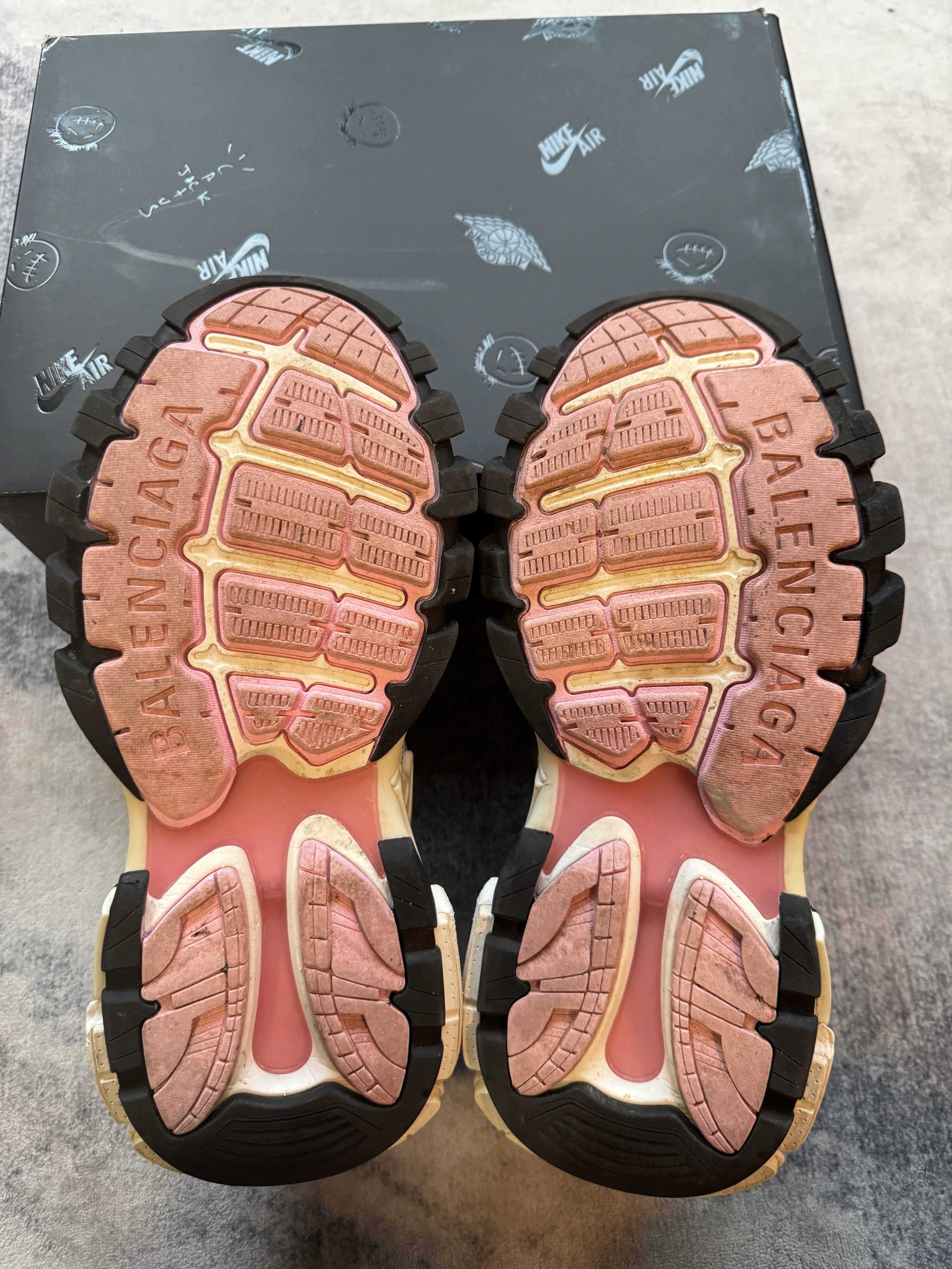 Balenciaga Trackv2 White Pink