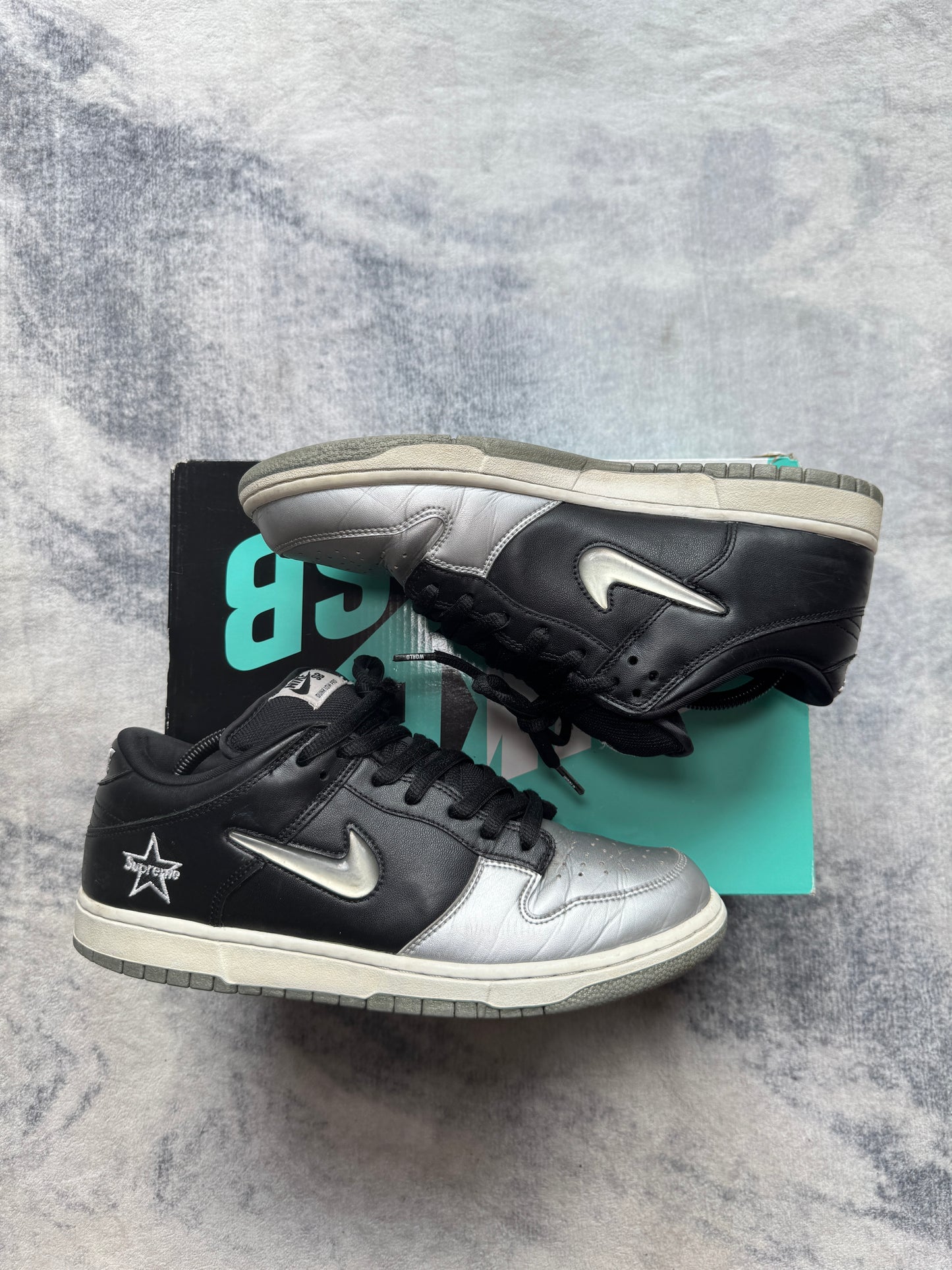 Nike Dunk SB Supreme Silver