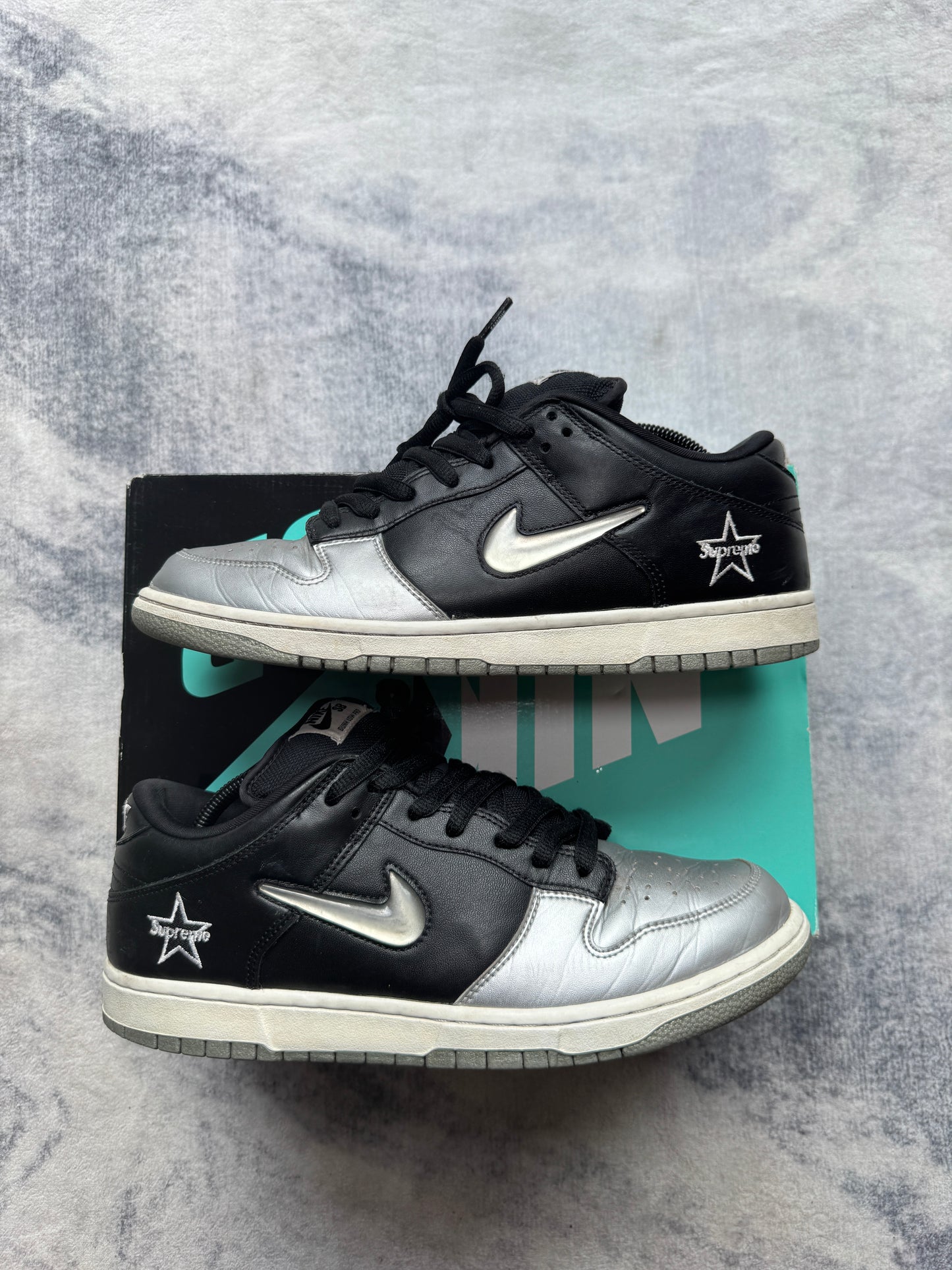 Nike Dunk SB Supreme Silver