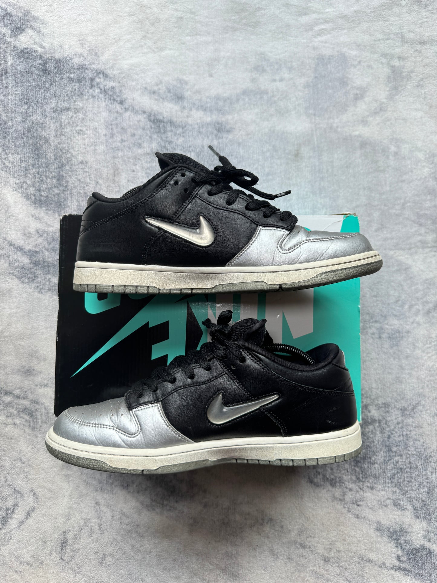 Nike Dunk SB Supreme Silver