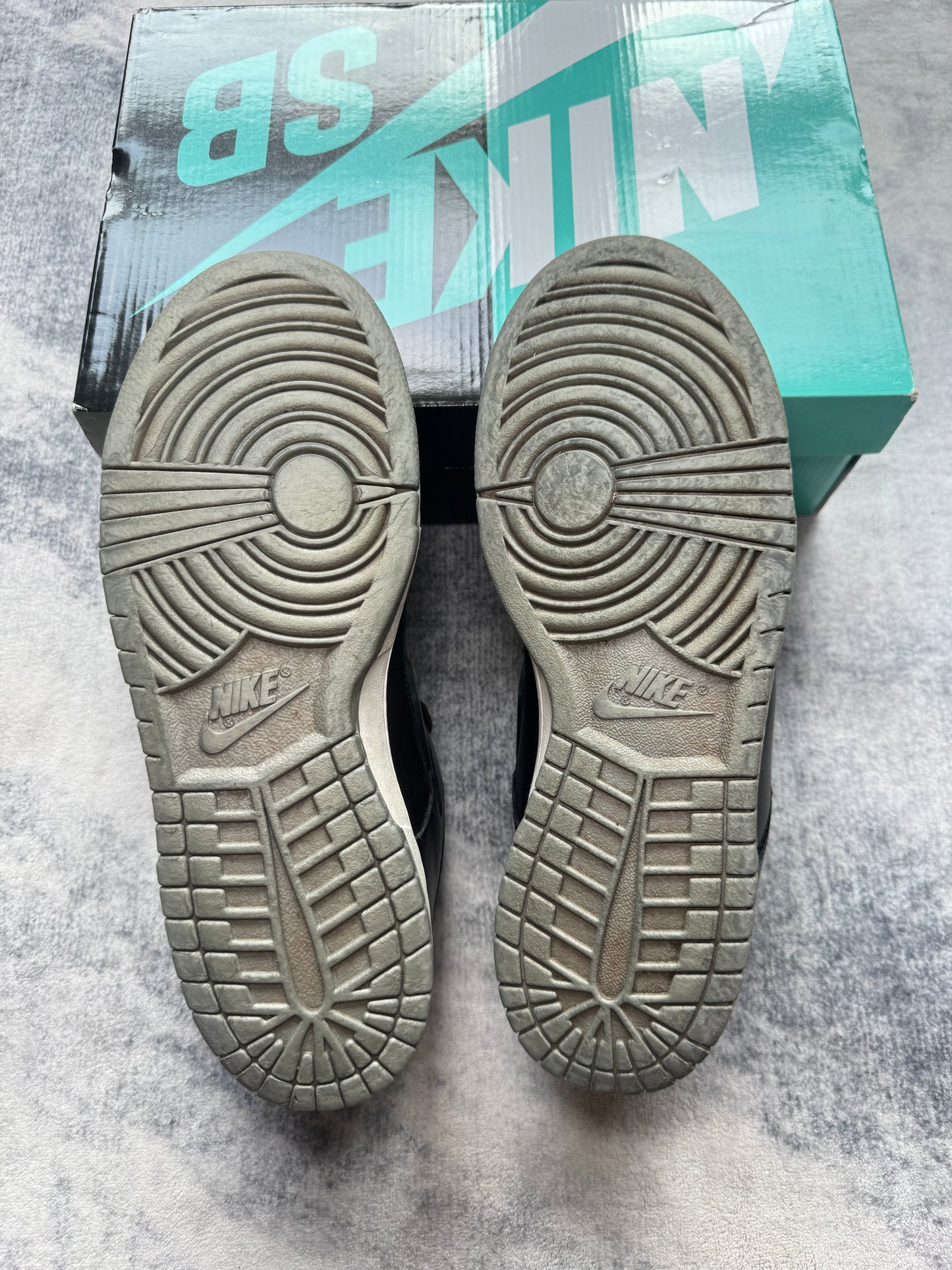 Nike Dunk SB Supreme Silver