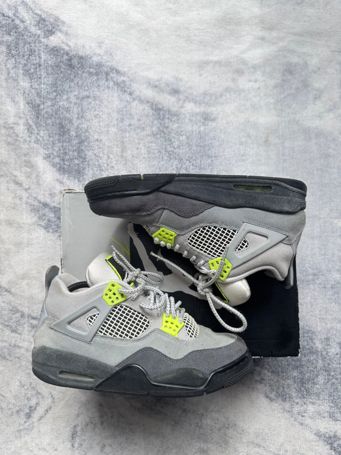 Jordan 4 Neon