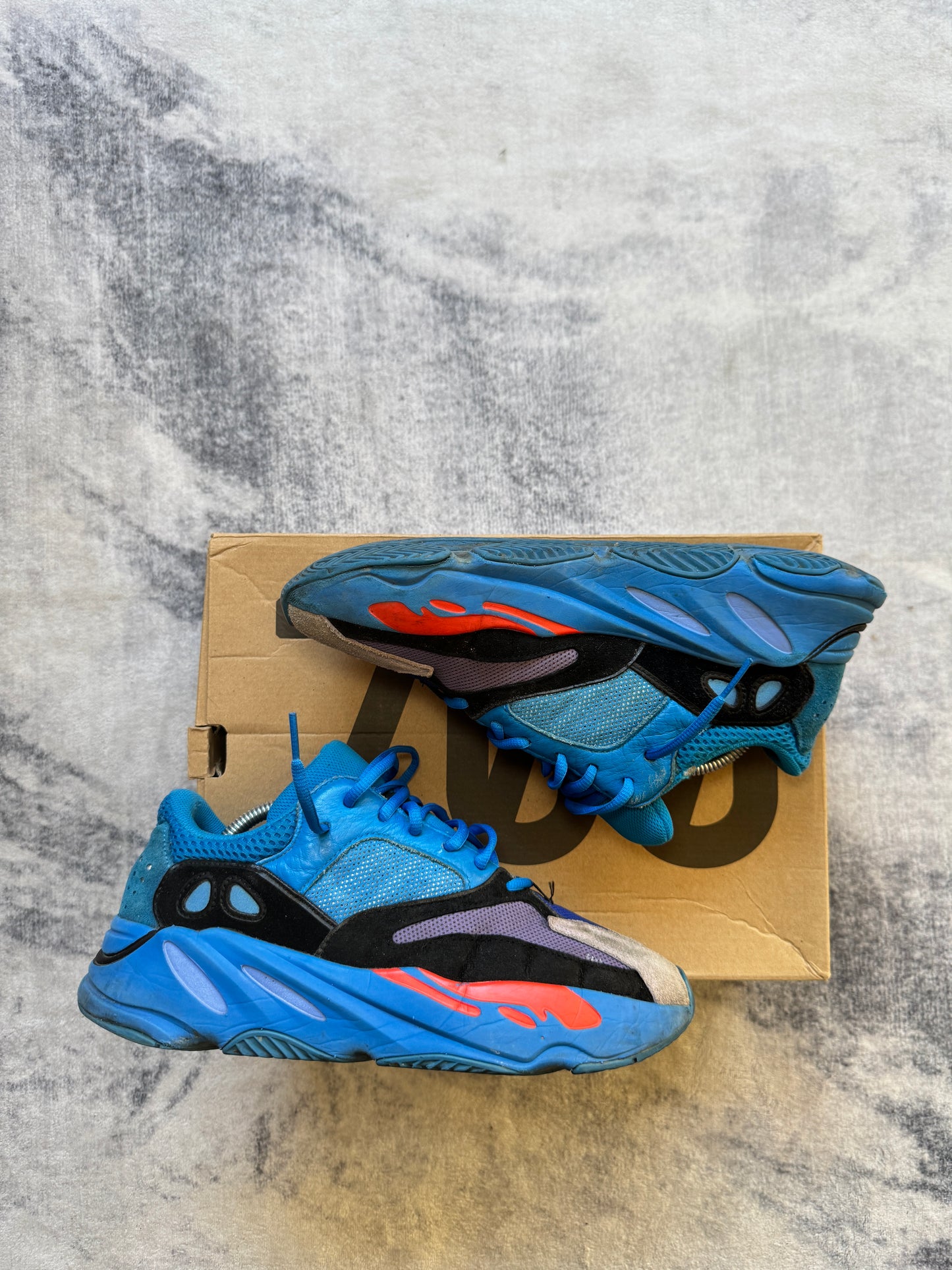 Yeezy 700v2 Hirebs Blu