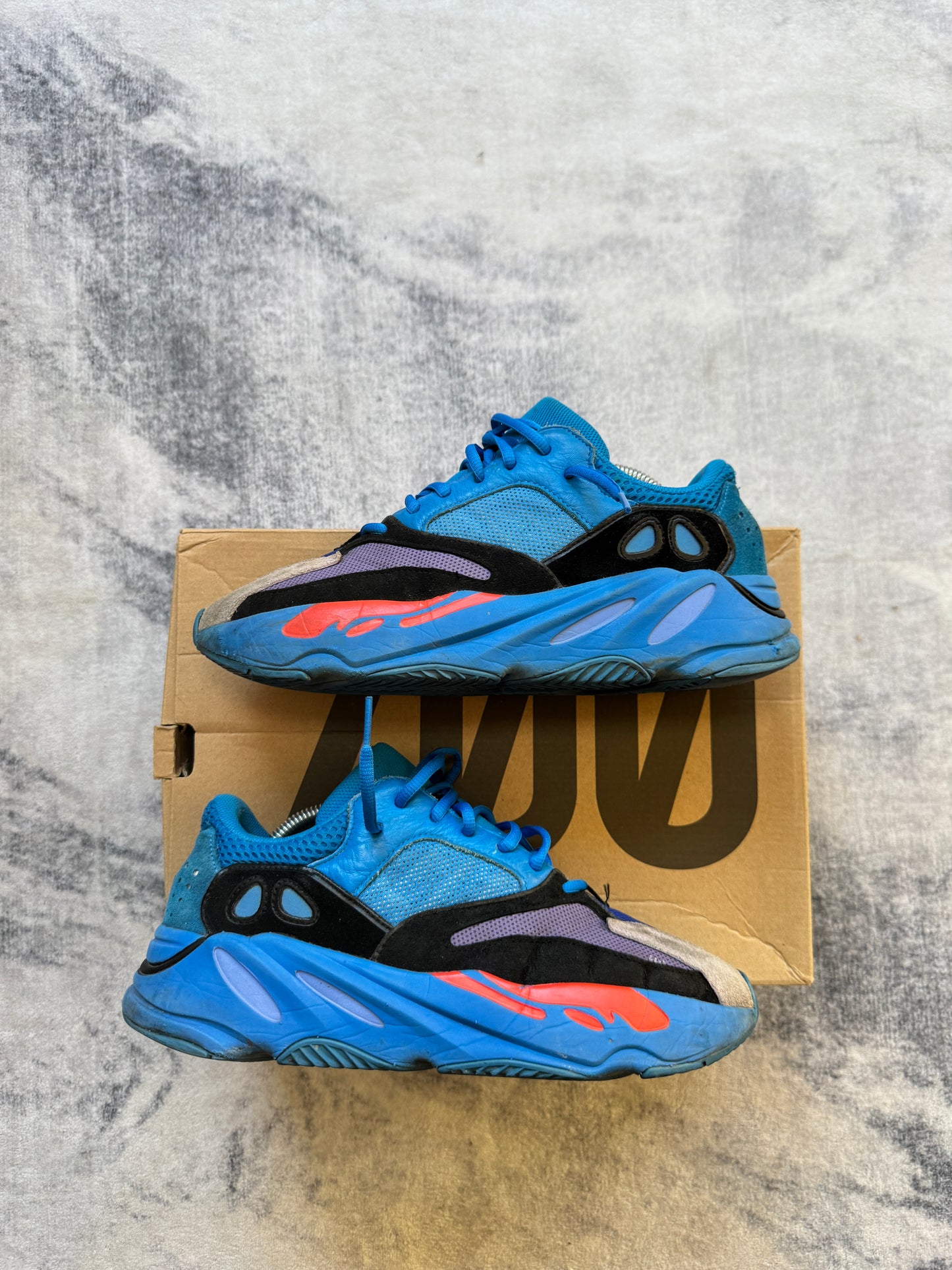 Yeezy 700v2 Hirebs Blu