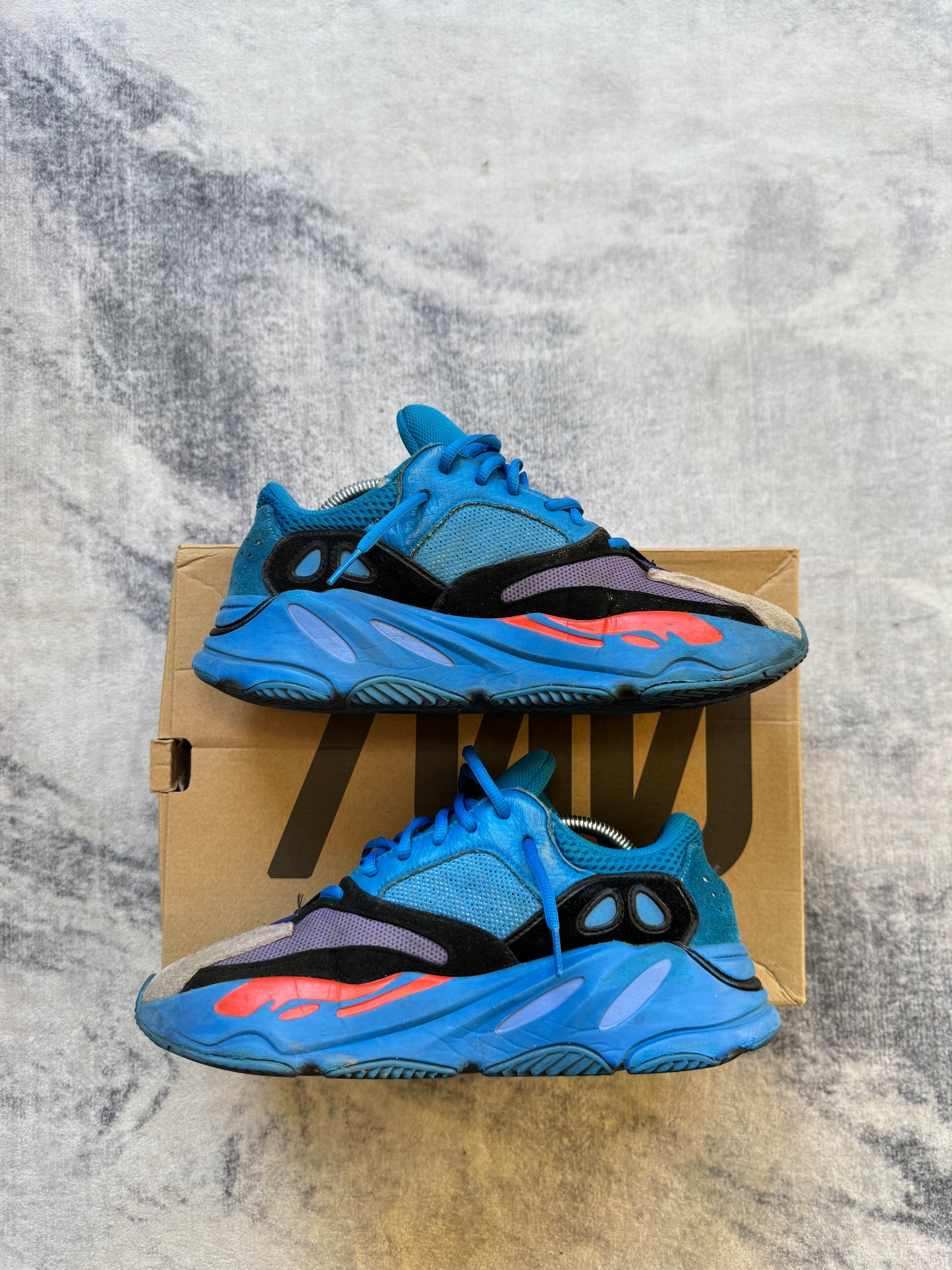 Yeezy 700v2 Hirebs Blu