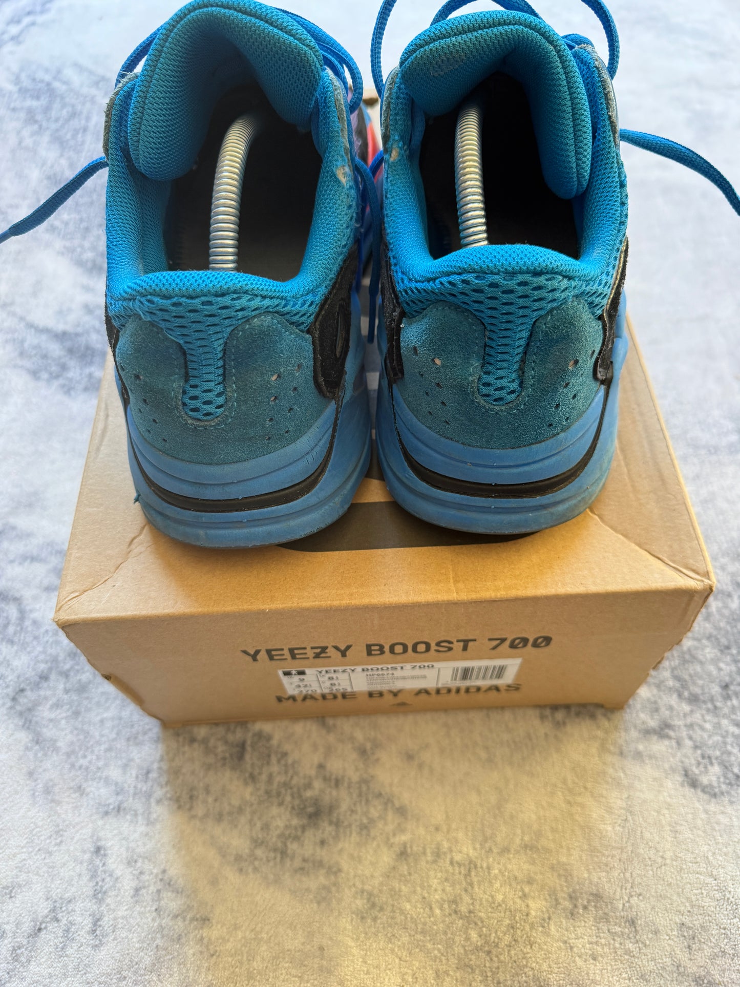 Yeezy 700v2 Hirebs Blu
