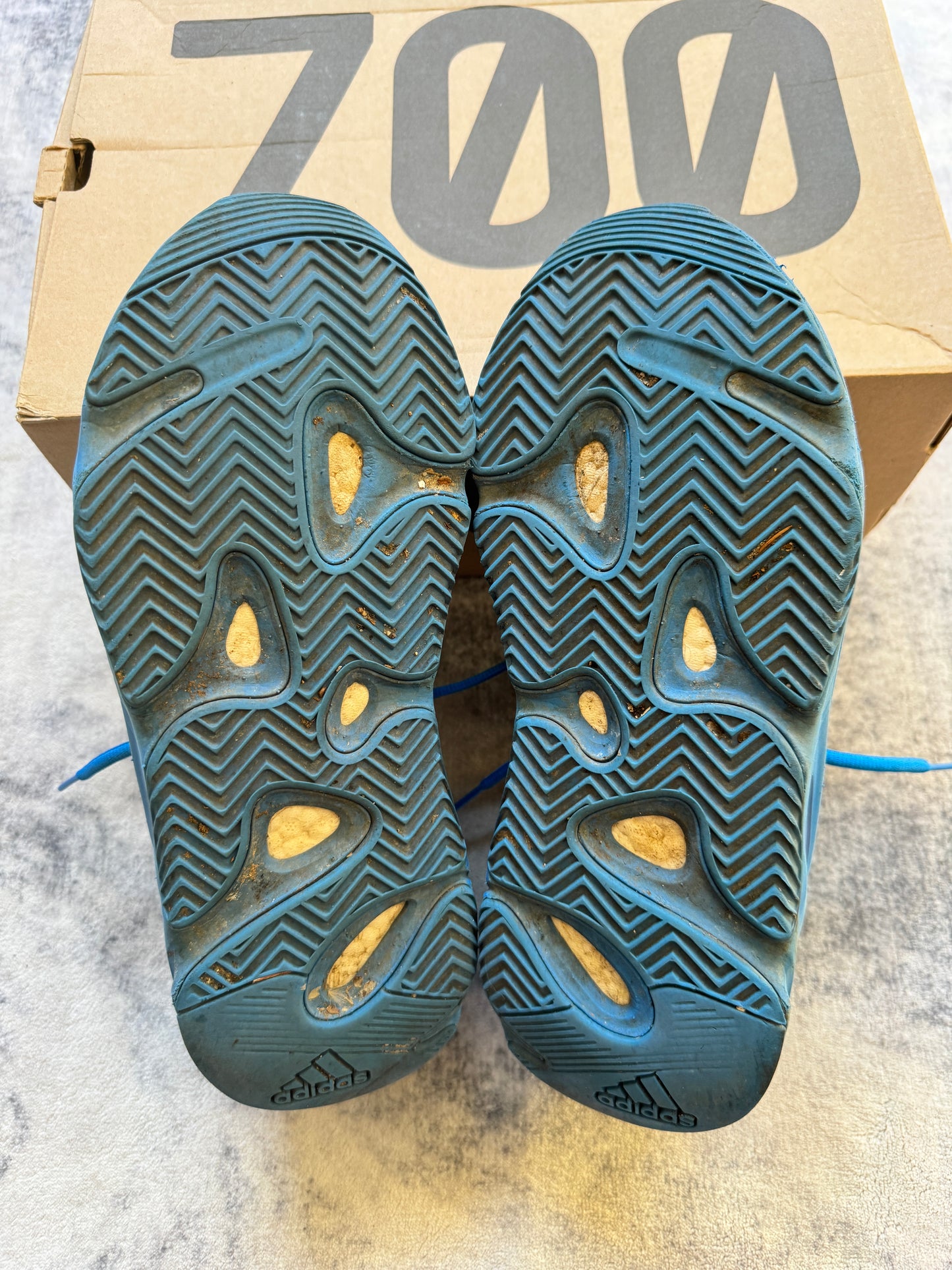Yeezy 700v2 Hirebs Blu
