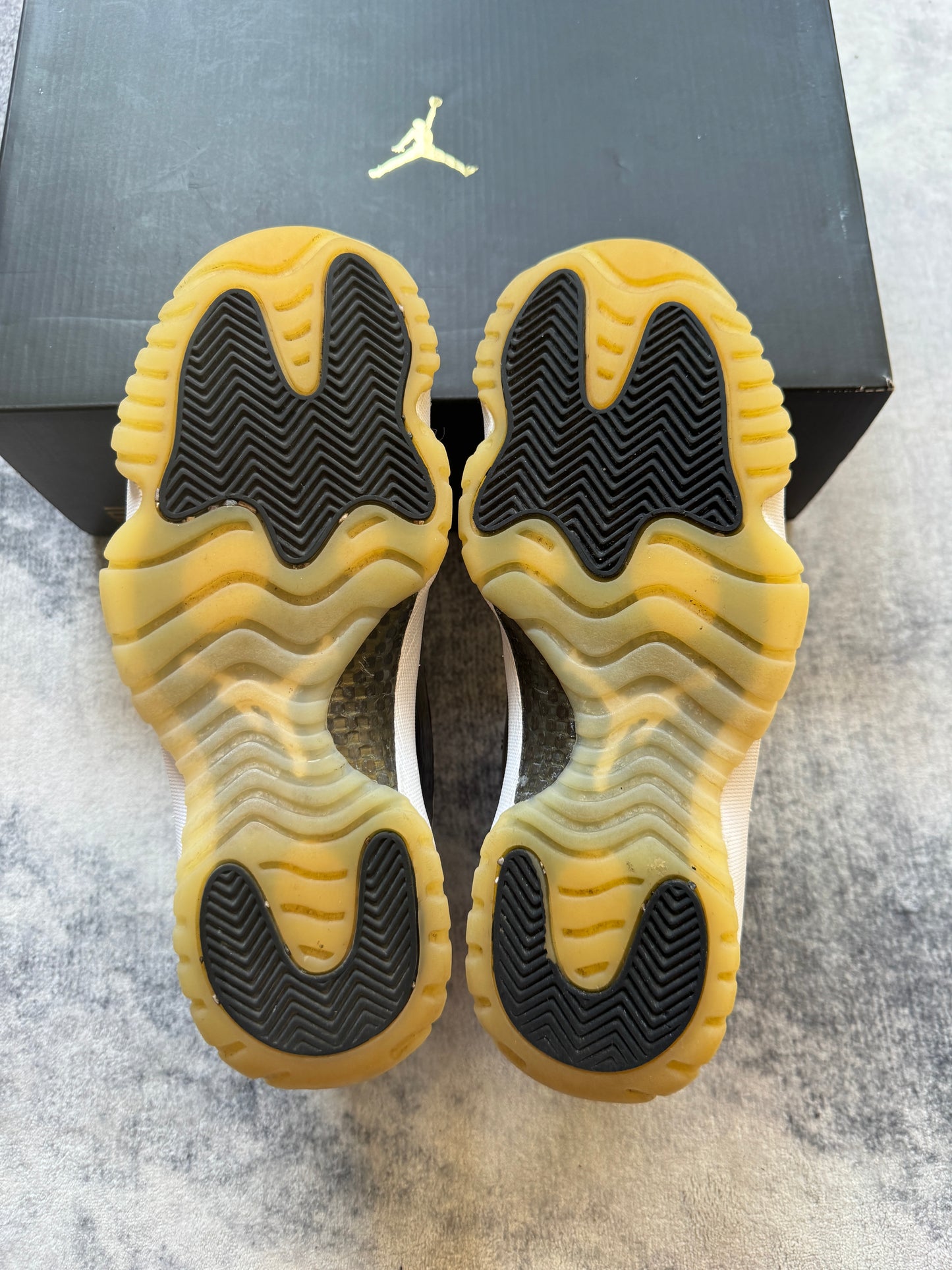 Jordan 11 Gratitude Unisex