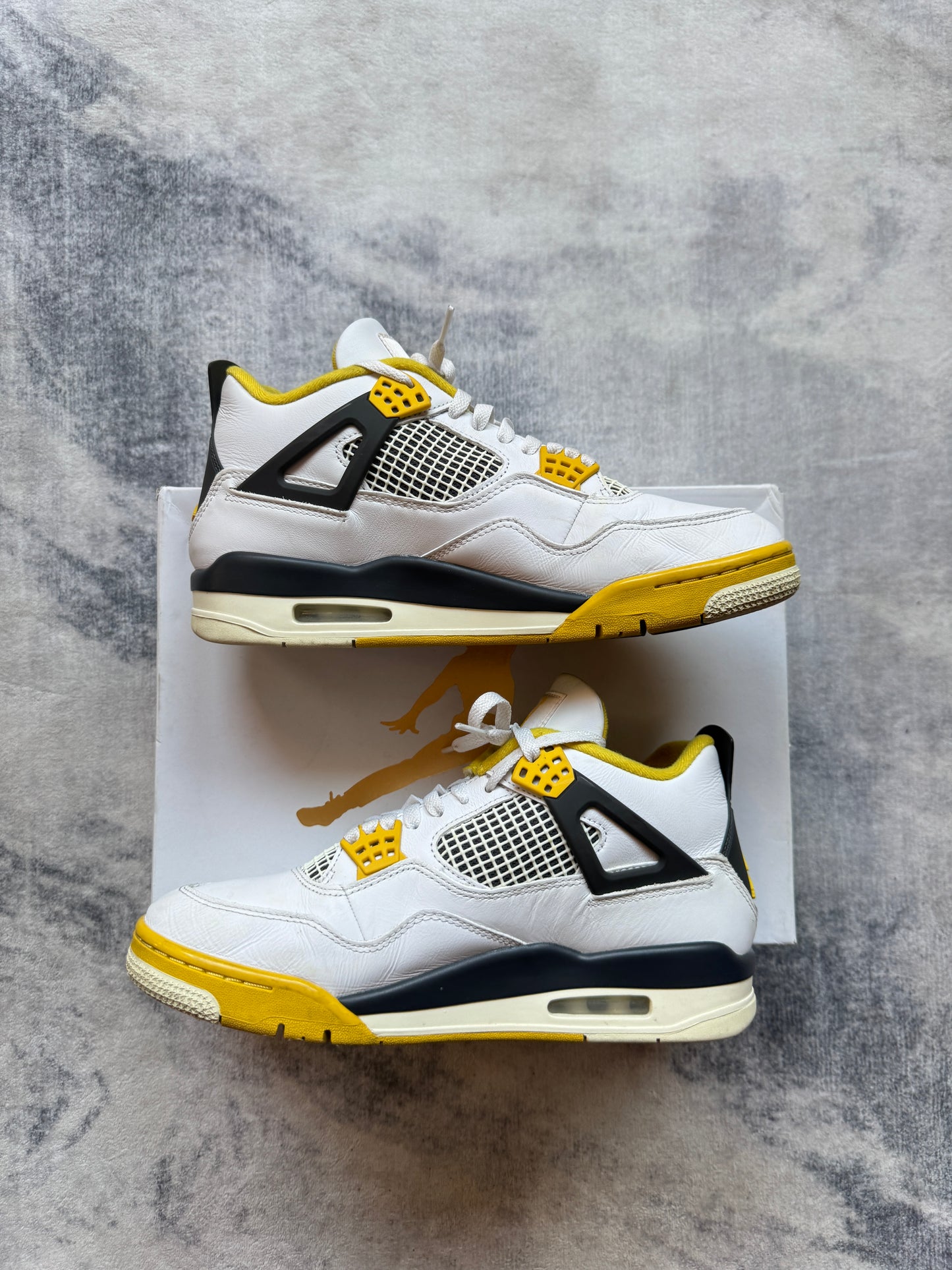 Jordan 4 Vivid Sulfur