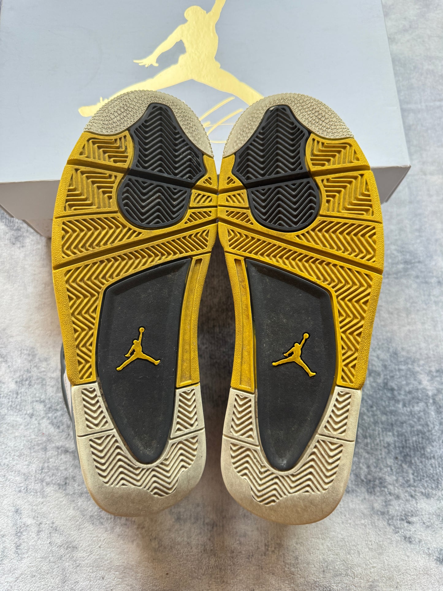 Jordan 4 Vivid Sulfur