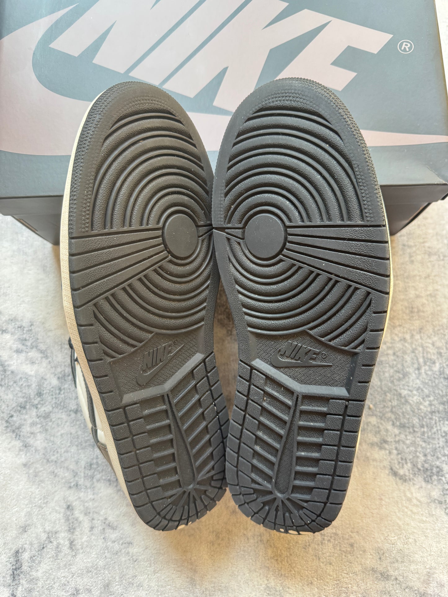 Jordan 1 Low Mocha